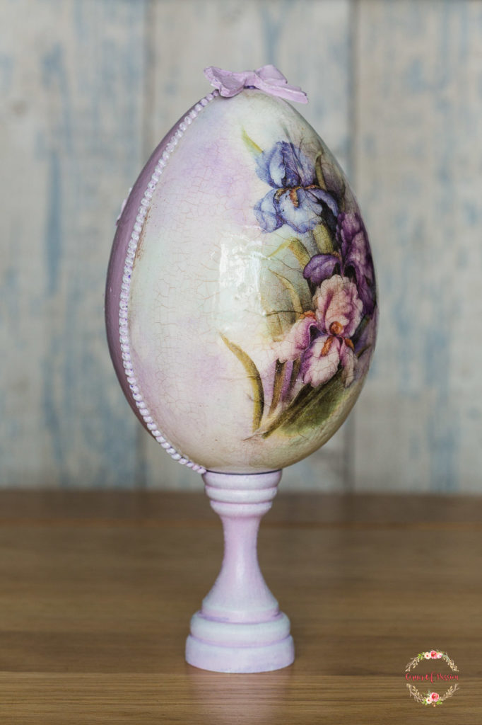 Decoupaged egg with crackles on the stand